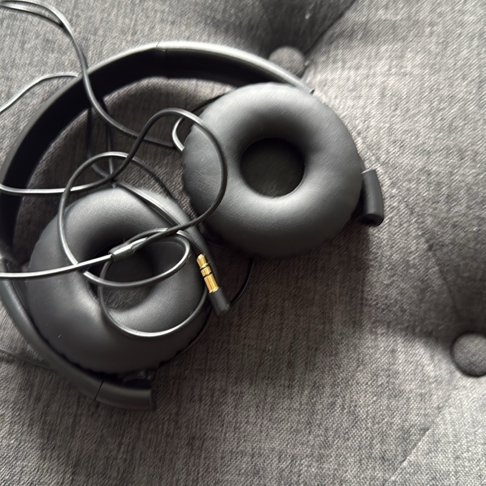 NWOT Sony noise cancelling headphones - Picture 3 of 3